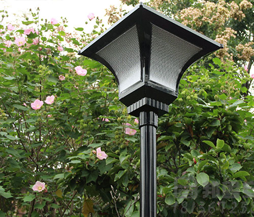 Solar-Powered-Outdoor-Garden-Lights